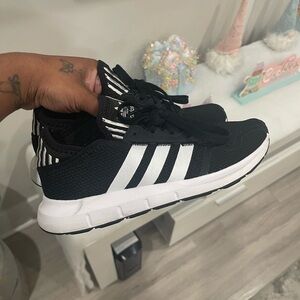 Adidas Swift Run (Like new)